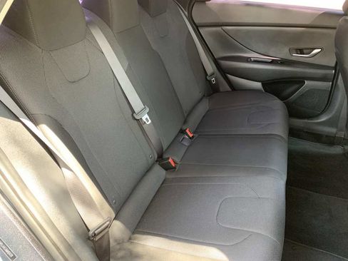 Used 2021 Hyundai Elantra SE image 26
