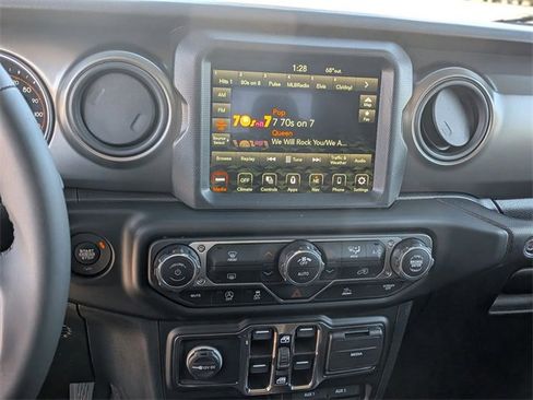 Used 2023 Jeep Gladiator Willys image 20