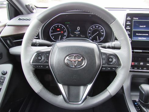 Used 2019 Toyota Avalon Limited image 18