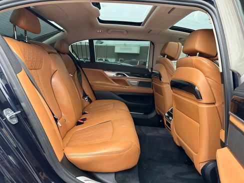 Used 2020 BMW 740i w/ Premium Package RWD image 31