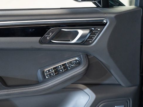 Certified 2026 Porsche Macan AWD/4WD image 17
