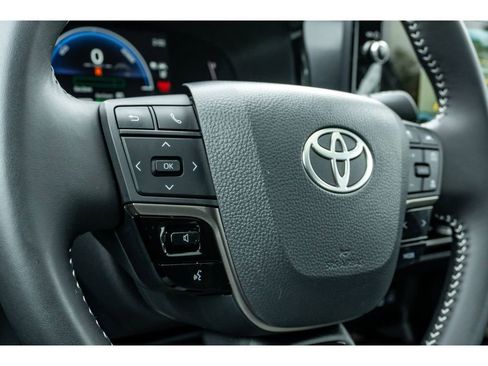 Used 2026 Toyota Camry SE image 27