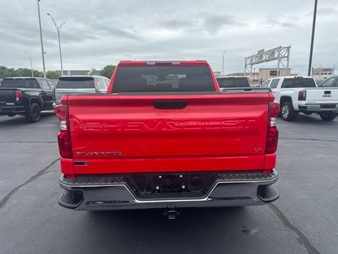 Used 2022 Chevrolet Silverado 1500 LT AWD/4WD image 4