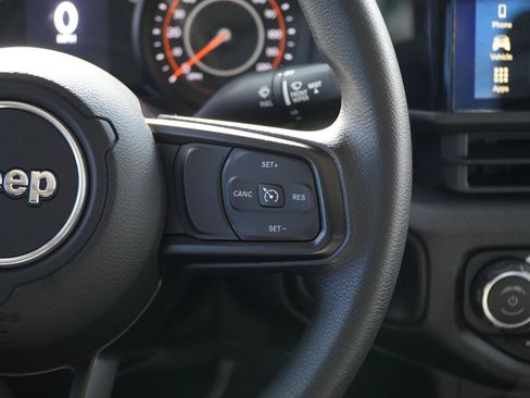 Used 2024 Jeep Gladiator Sport AWD/4WD image 19