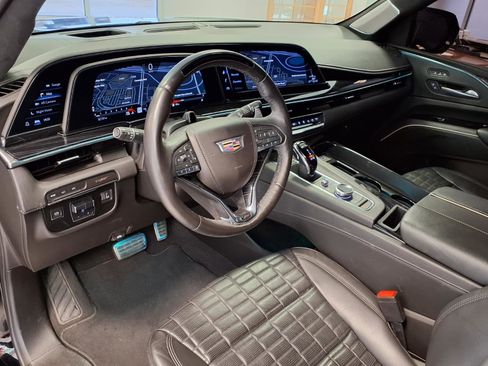 Certified 2023 Cadillac Escalade V w/ LPO, ONYX Package AWD/4WD image 19