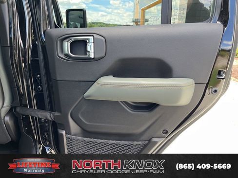 New 2025 Jeep Gladiator Mojave image 21