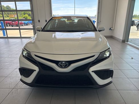 Used 2024 Toyota Camry SE FWD image 2