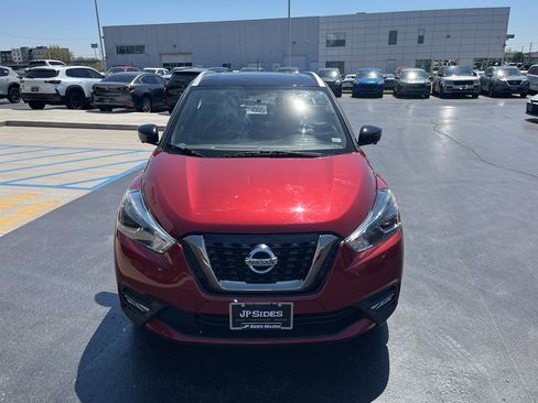 Used 2019 Nissan Kicks SR w/ SR Premium Package image 4