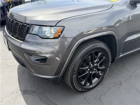 Used 2019 Jeep Grand Cherokee Altitude image 10