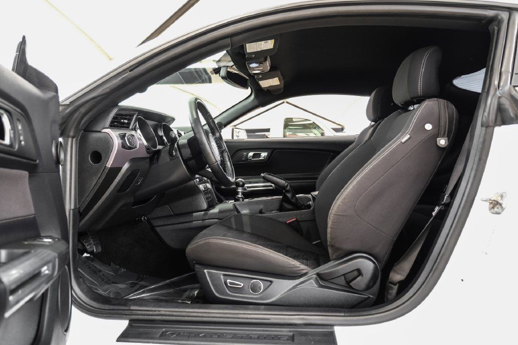 Used 2016 Ford Mustang Coupe RWD image 4