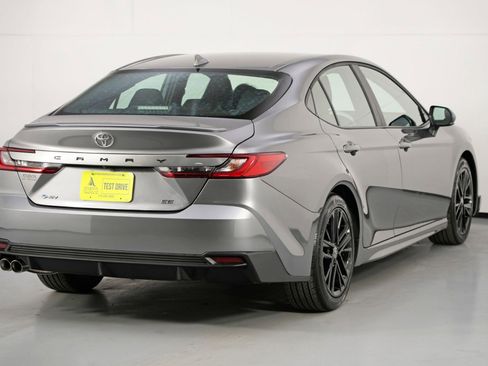 Used 2025 Toyota Camry SE w/ Convenience Package image 48
