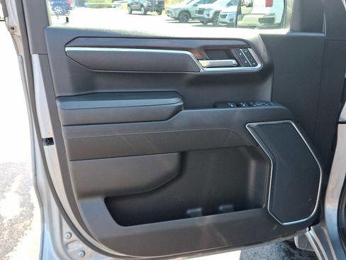 Used 2025 GMC Sierra 1500 SLT AWD/4WD image 12