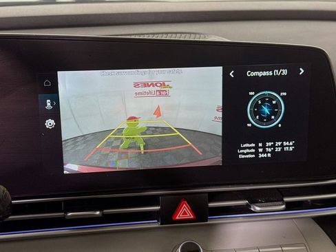 Used 2025 Hyundai Elantra Limited FWD image 6