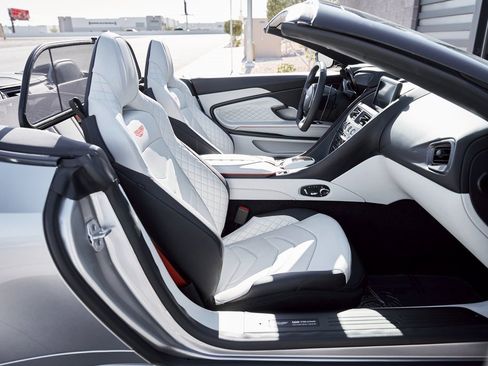 Used 2023 Aston Martin DBS Volante image 34