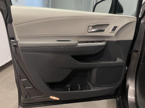 Used 2021 Toyota Sienna Limited AWD/4WD image 12