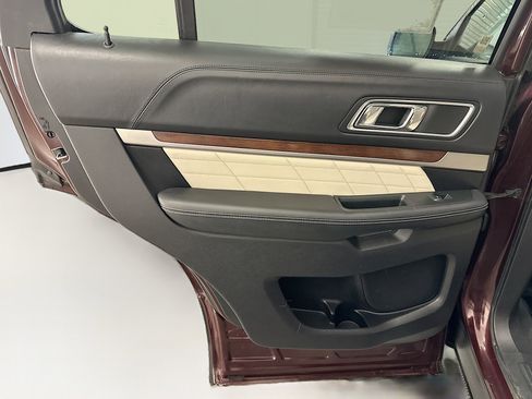 Used 2018 Ford Explorer Platinum image 28