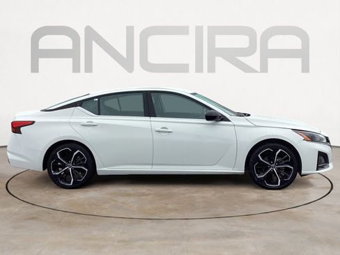 Used 2024 Nissan Altima 2.5 SR image 15