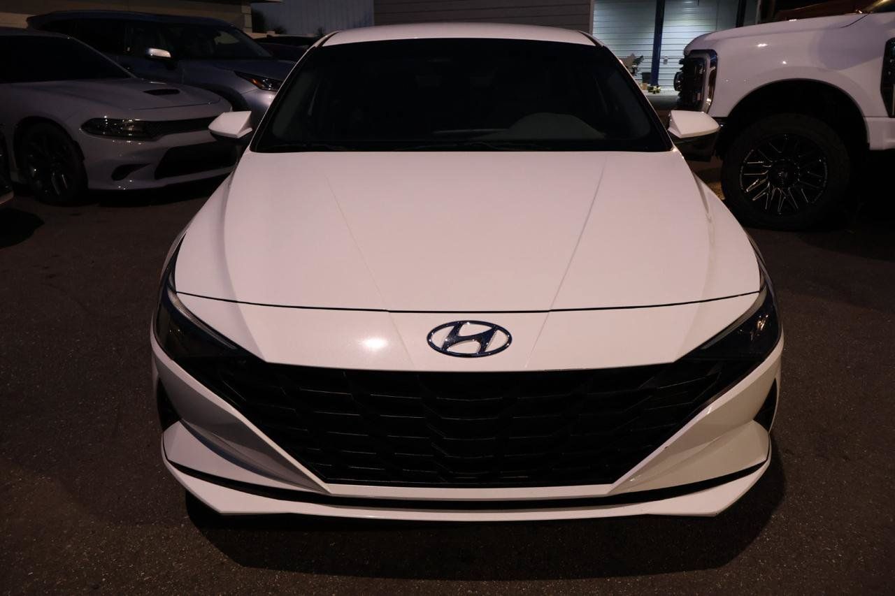 Used 2023 Hyundai Elantra SE FWD image 2
