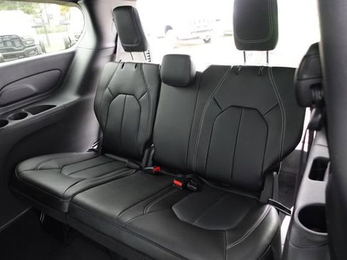 New 2026 Chrysler Pacifica Select image 22