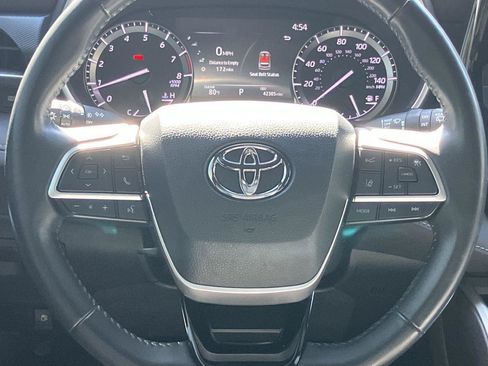 Used 2022 Toyota Highlander XSE AWD/4WD image 19