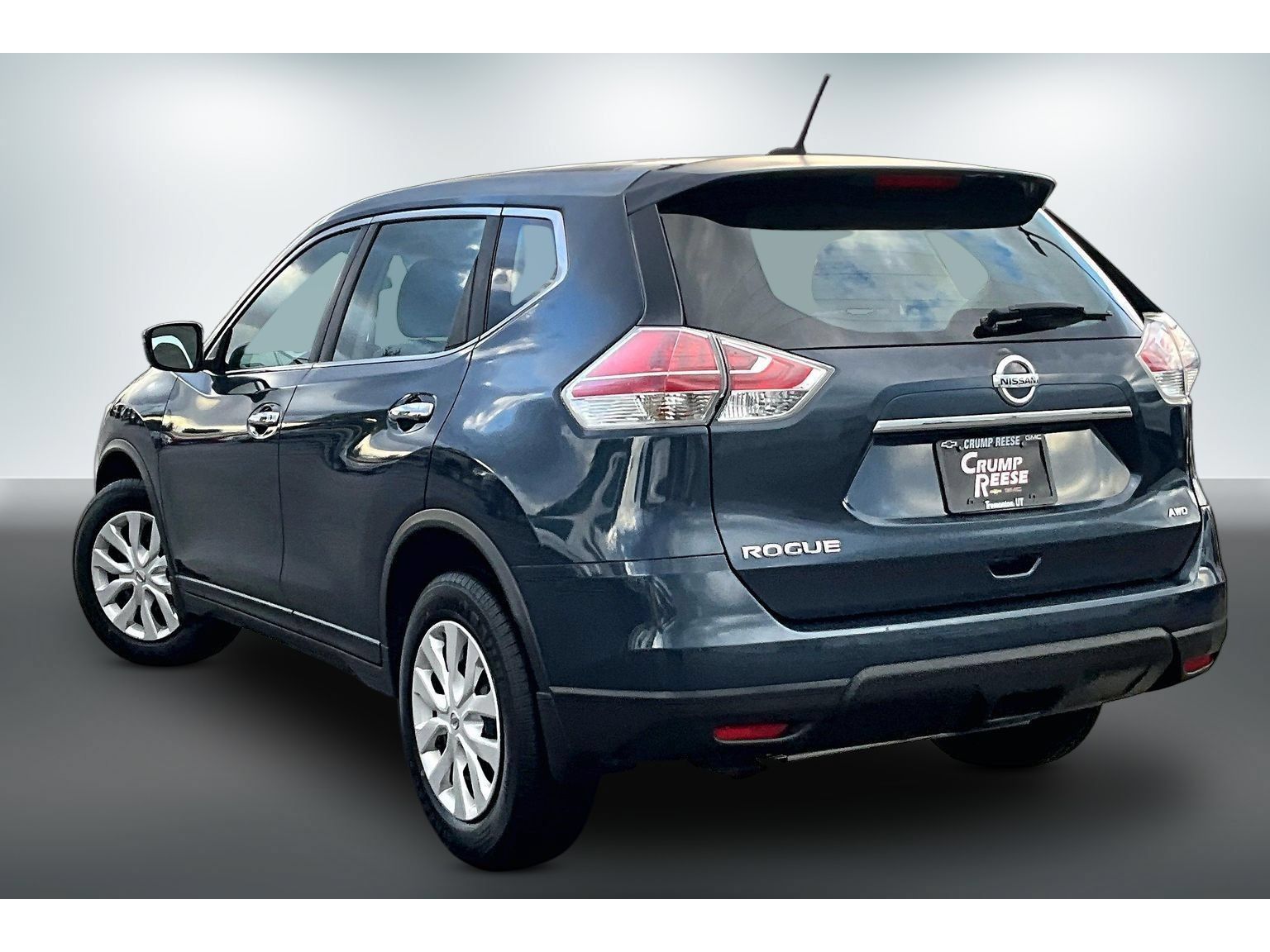 Used 2015 Nissan Rogue S AWD/4WD image 4