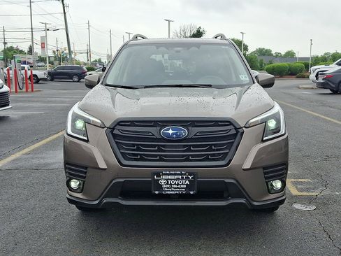 Used 2024 Subaru Forester Premium AWD/4WD image 2