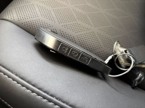 Used 2026 Kia Carnival FWD image 27