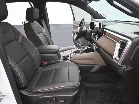 Used 2024 GMC Canyon Denali image 24