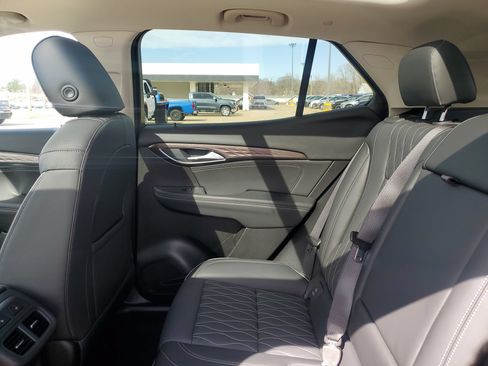 Used 2023 Buick Envision Avenir AWD/4WD image 32
