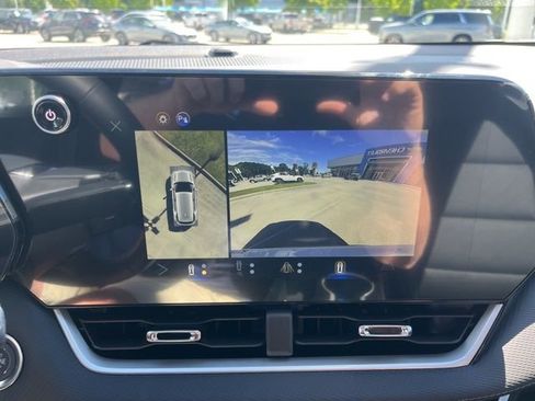 New 2026 Chevrolet Equinox LT w/ Convenience Package II FWD image 24