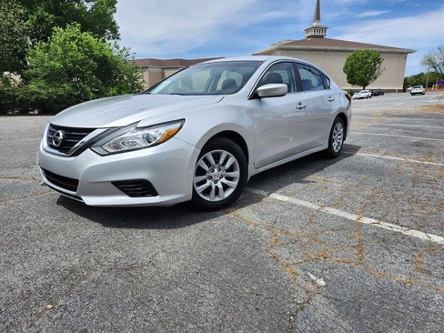 Used 2018 Nissan Altima 2.5 S w/ S Convenience Package image 3