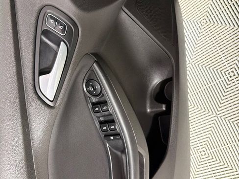 Used 2016 Ford Focus SE image 9