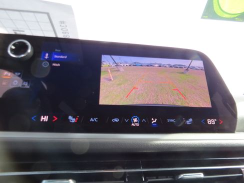 Certified 2025 Chevrolet Traverse LT image 18