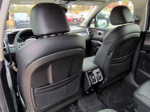 Used 2021 Kia Sorento SX image 19