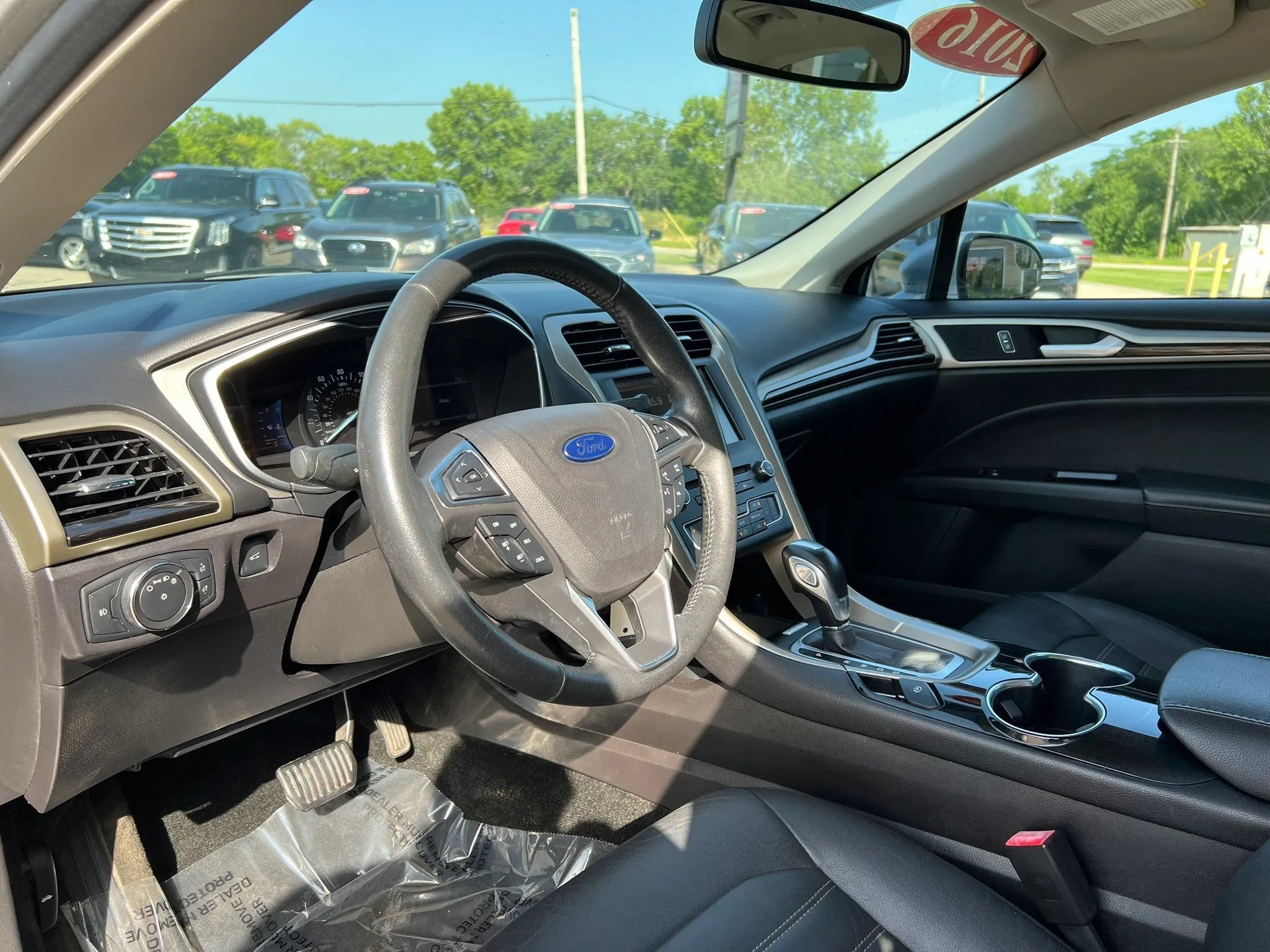 Used 2016 Ford Fusion SE w/ Equipment Group 202A FWD image 14