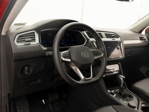 Used 2022 Volkswagen Tiguan SE w/ Panoramic Sunroof Package AWD/4WD image 15