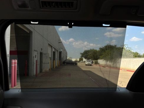 Used 2025 Toyota Sienna XLE FWD image 14