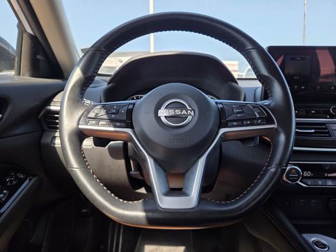 Used 2025 Nissan Altima 2.5 SR w/ SR Premium Package FWD image 13