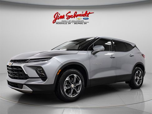 Used 2025 Chevrolet Blazer LT image 3