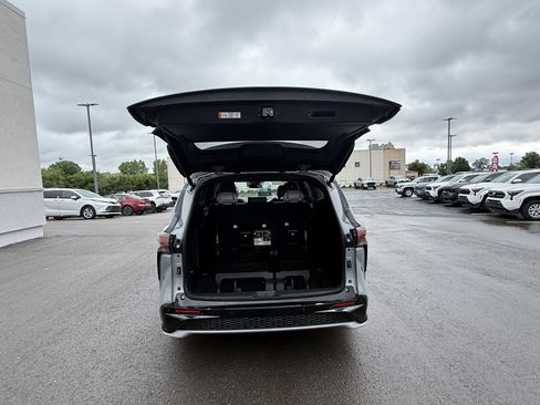 Certified 2025 Toyota Sienna XSE w/ XSE Plus Package AWD/4WD image 4