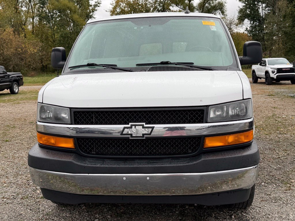 Used 2020 Chevrolet Express 3500 w/ Driver Convenience Package RWD image 2