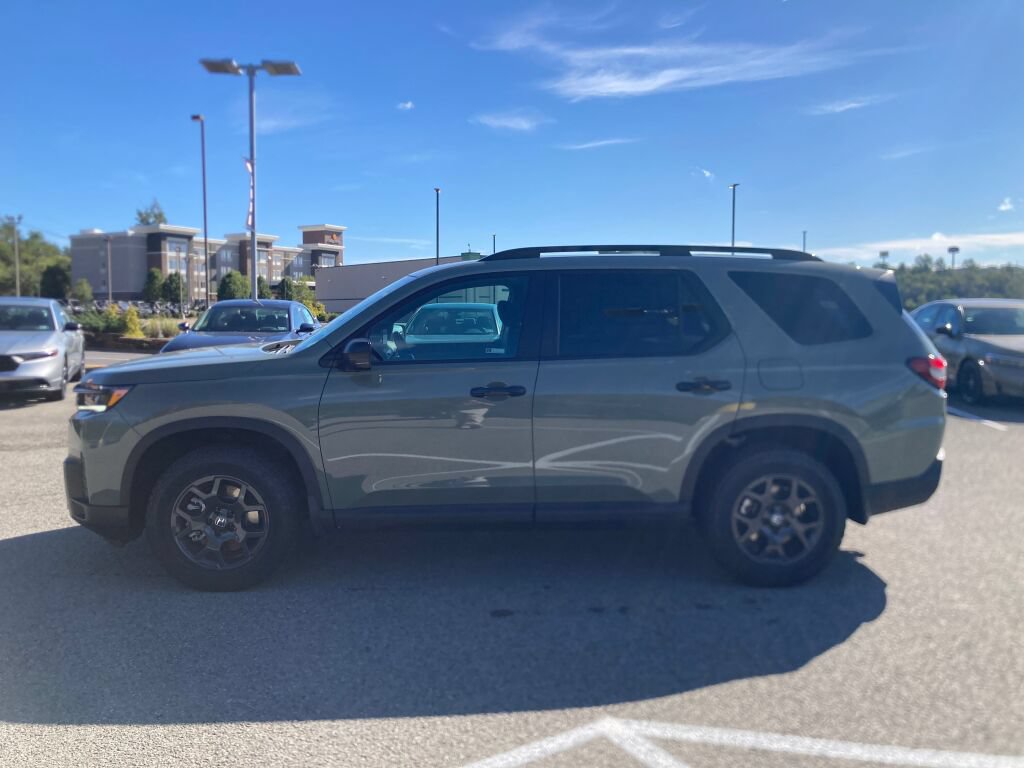 New 2026 Honda Pilot TrailSport image 3