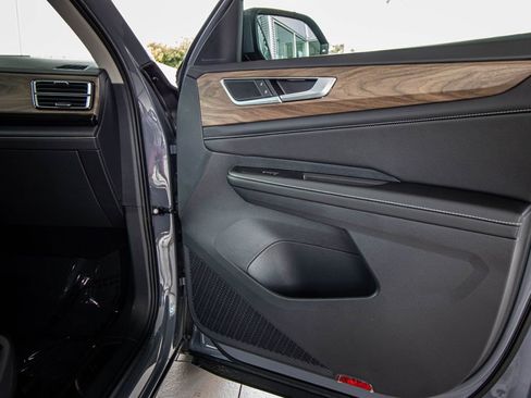 New 2026 Volkswagen Atlas SE FWD image 21
