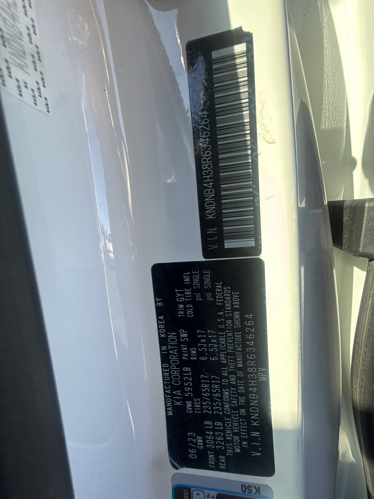 Used 2024 Kia Carnival LX FWD image 27