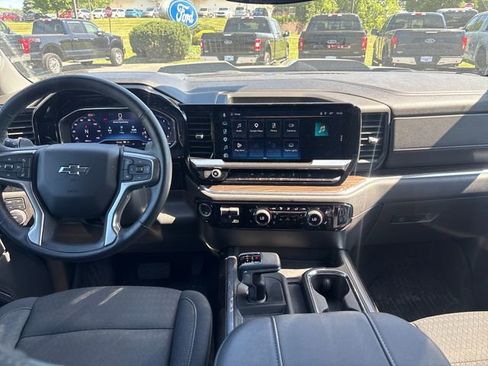 Used 2025 Chevrolet Silverado 1500 LT Trail Boss w/ Dark Appearance Package AWD/4WD image 14