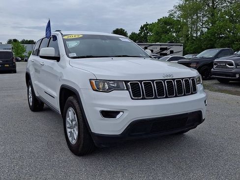 Used 2019 Jeep Grand Cherokee Laredo AWD/4WD image 2
