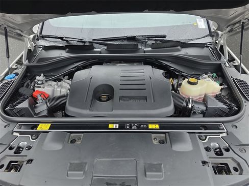 Used 2025 Land Rover Range Rover Sport SE image 35
