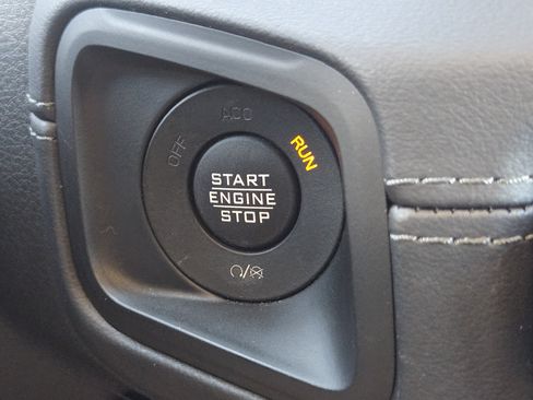Used 2025 Jeep Wrangler Unlimited Sahara AWD/4WD image 23