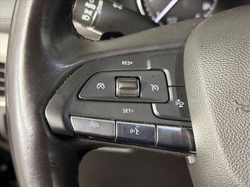 Used 2023 Cadillac XT4 Premium Luxury FWD image 25