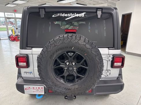 Used 2024 Jeep Wrangler Unlimited AWD/4WD image 9